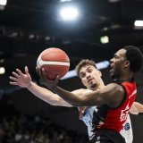 Le topscorer genevois Jaqualyn Gilbreath a brillé mardi à Fribourg KEYSTONE/JEAN-CHRISTOPHE BOTT